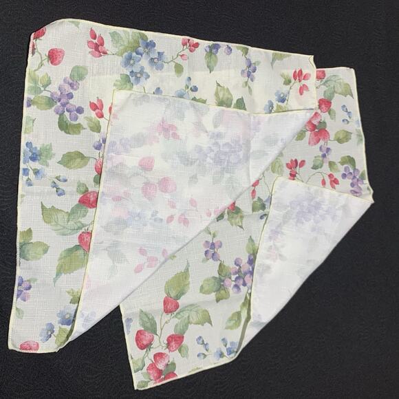 Table Napkins Cloth Floral Tea Dining Lot of 7 Pieces 17"x17" - Picture 4 of 6